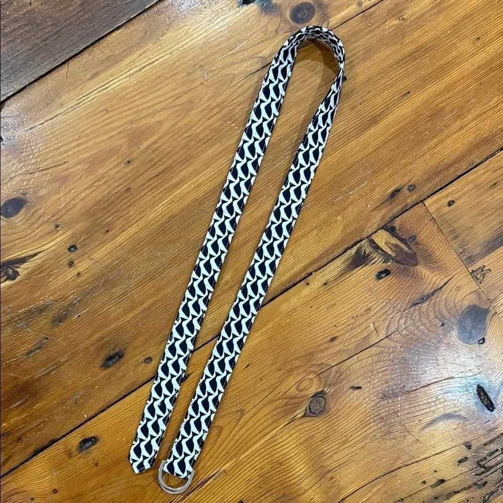Vineyard Vines Navy Blue and White Patterned Fish Belt Size XL